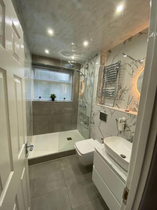 One Bedroom Flat In Chiswick W4 London Exterior foto